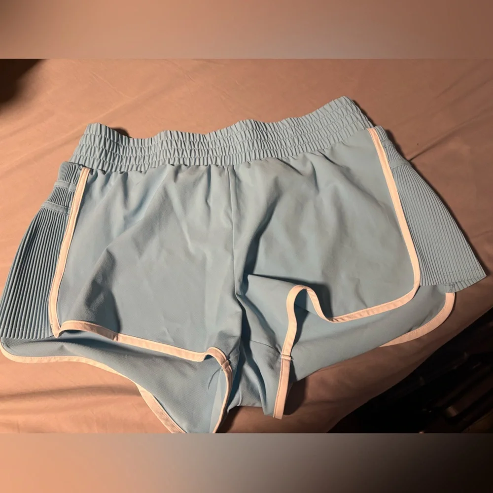 Mid Rise Shorts L - Picture 2 of 4